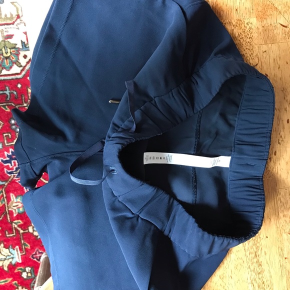 Lululemon NWOT navy blue shorts - Picture 3 of 4